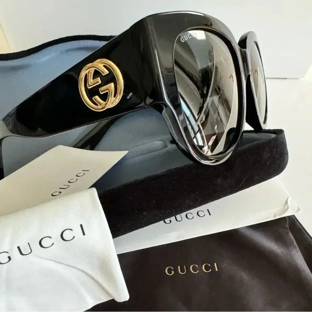 Authentic GUCCI GG sunglasses 😎 pre-owned - Picture 2 of 10